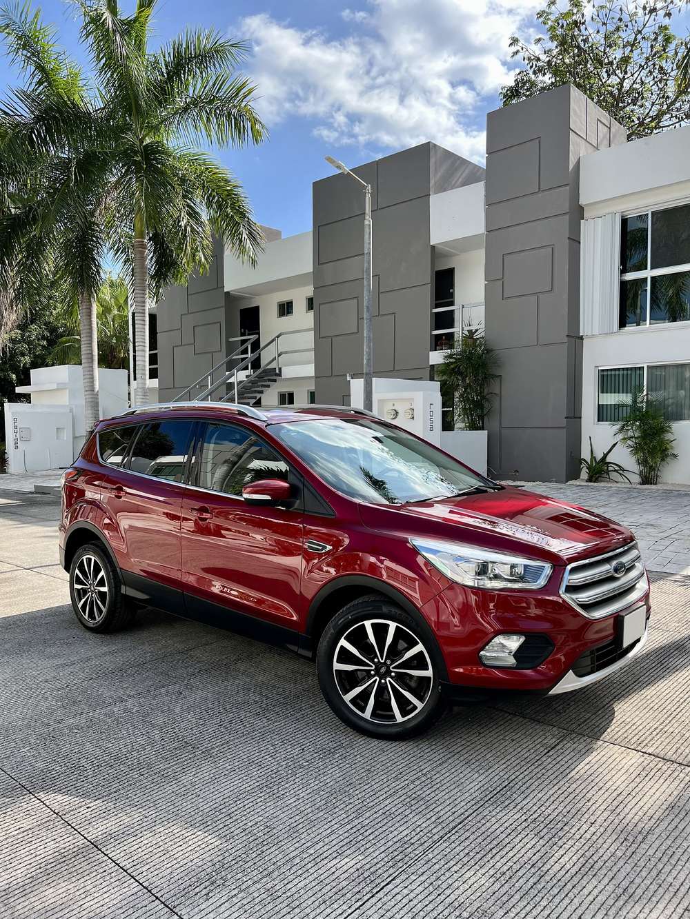 Ford Escape, front three-quarter view from the other side