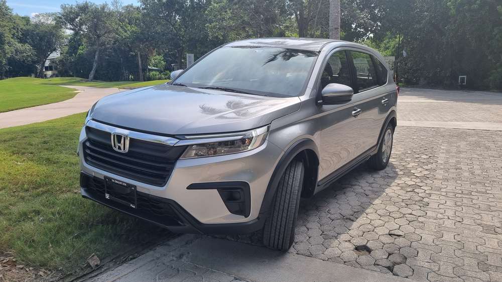 Honda BR-V, front view from the other side