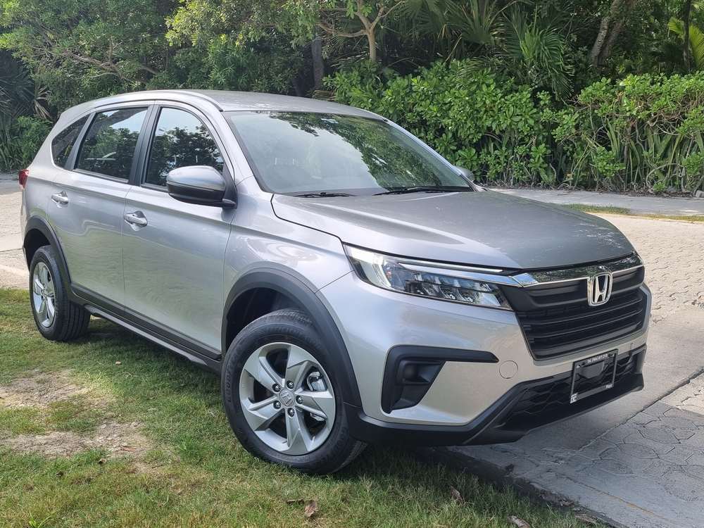 Honda BR-V available for rent in Playa del Carmen