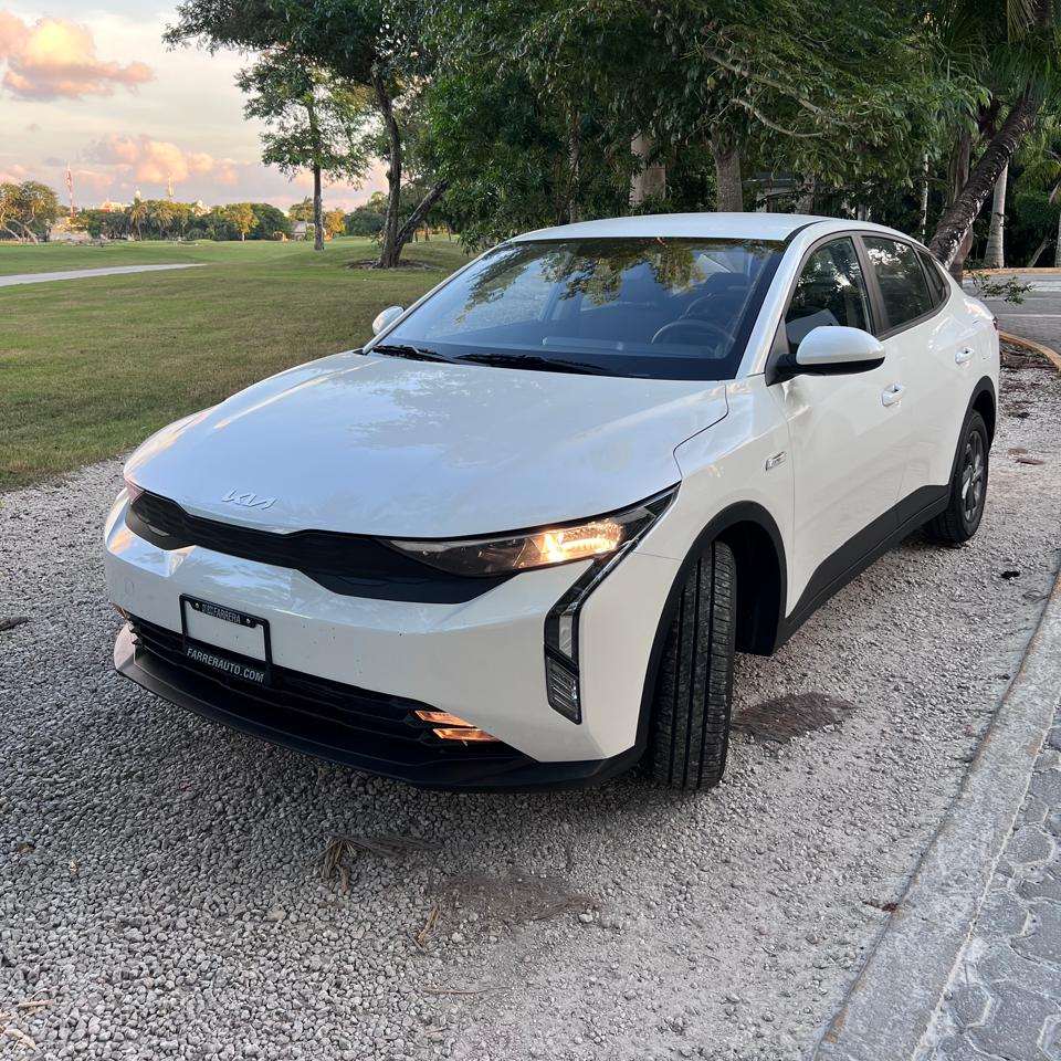 Kia K3, front three-quarter view