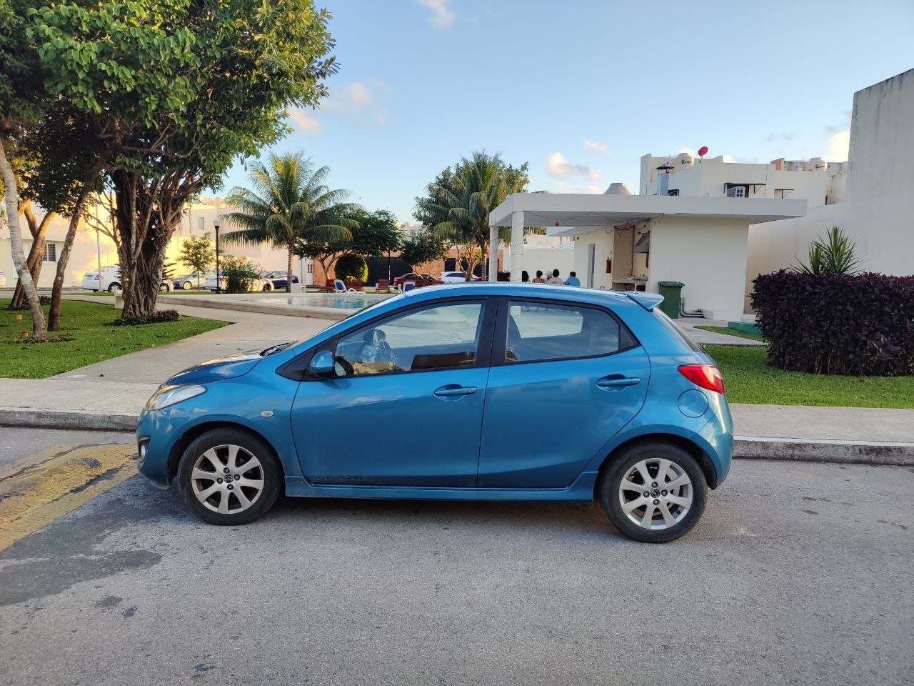 Mazda 2, side view