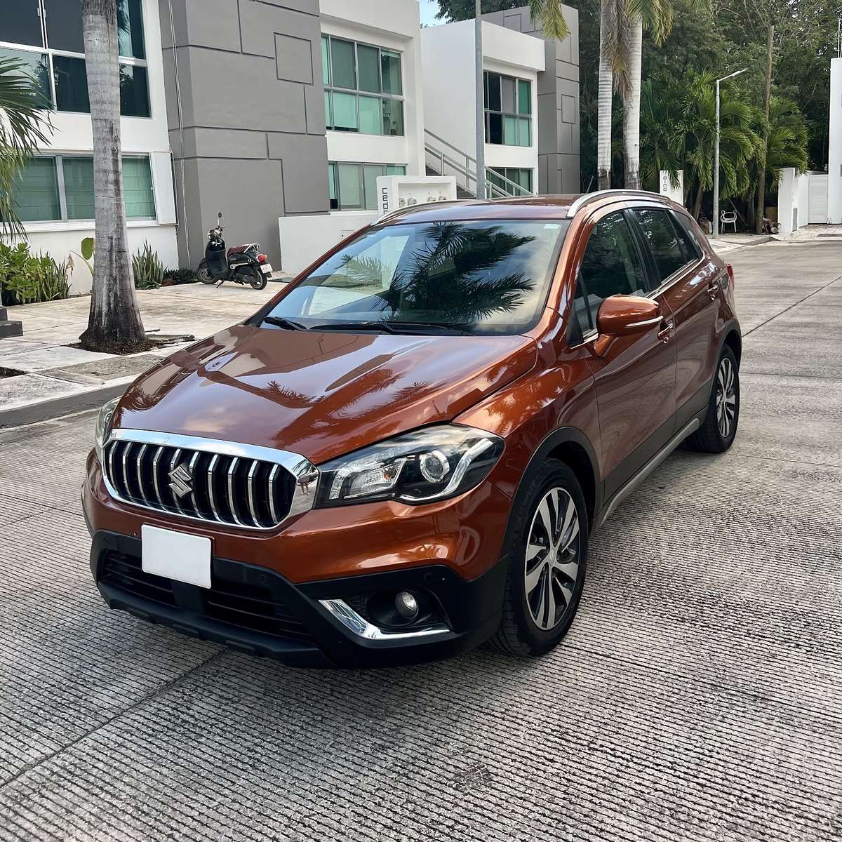 Suzuki S-Cross, front three-quarter view