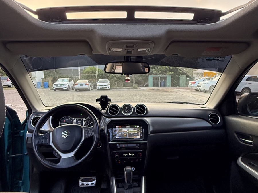 Suzuki Vitara interior