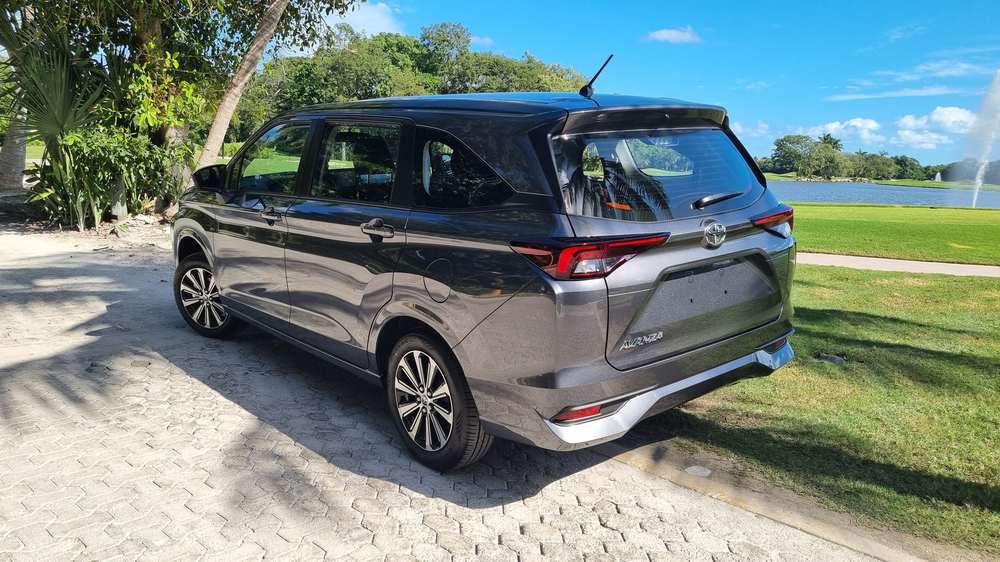 Toyota Avanza, rear three-quarter view from the other side