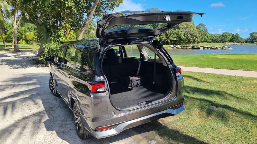 Toyota Avanza, open boot